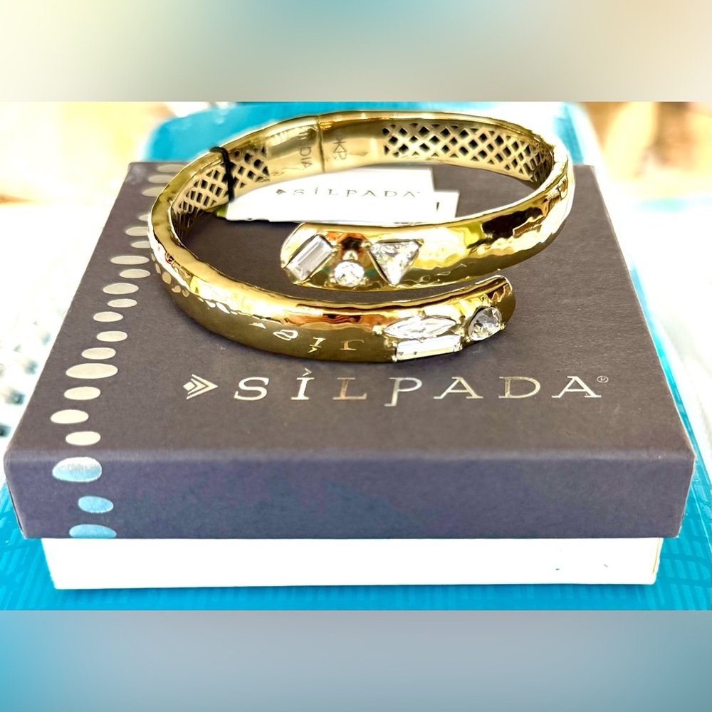 SILPADA DESIGNS Cobra Bangle Bracelet w/ Swarovski Crystals (Item #KRB0077